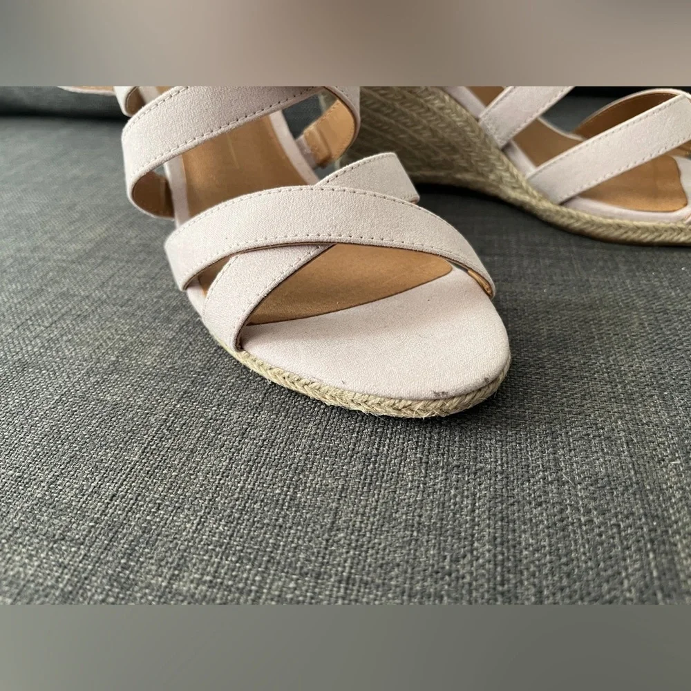 Dolce Vita Pale Lavender Plume wedge espadrilles size 9